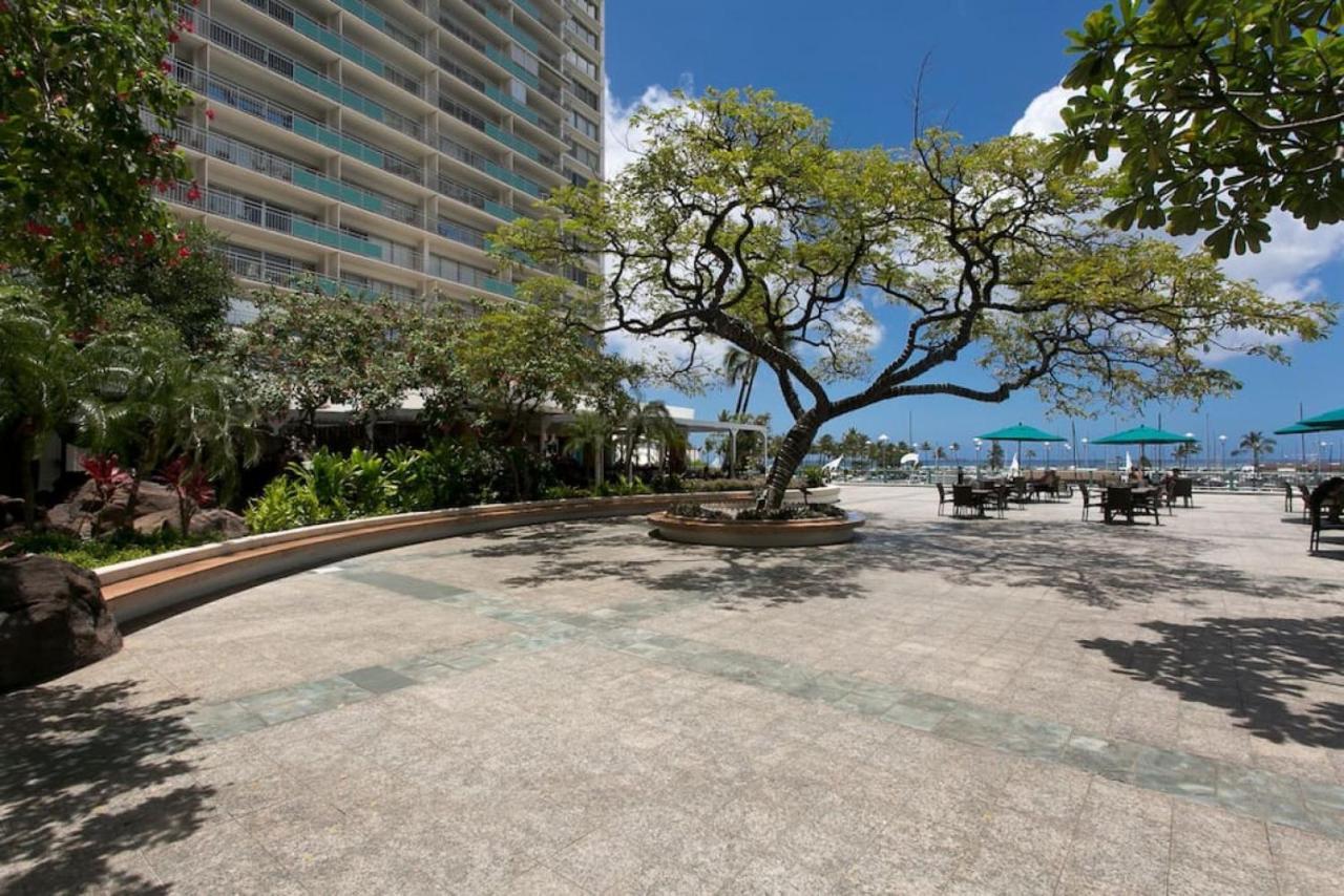 Ilikai Apt 302 - Spacious Studio With Stunning Ocean & Harbor Views Honolulu Dış mekan fotoğraf